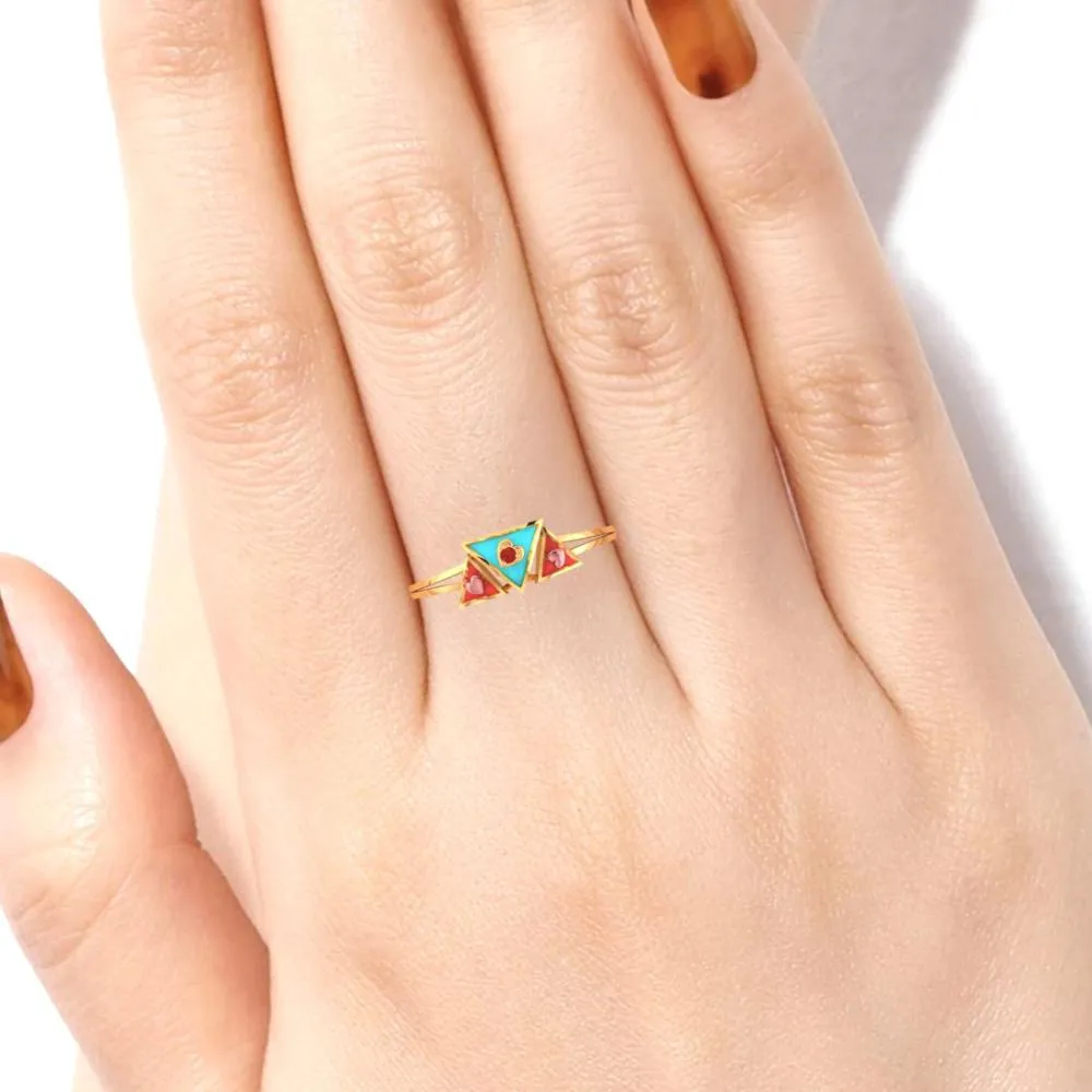 14k Gold Ring With A Triad Of Triangular Geometric Patterns On Top