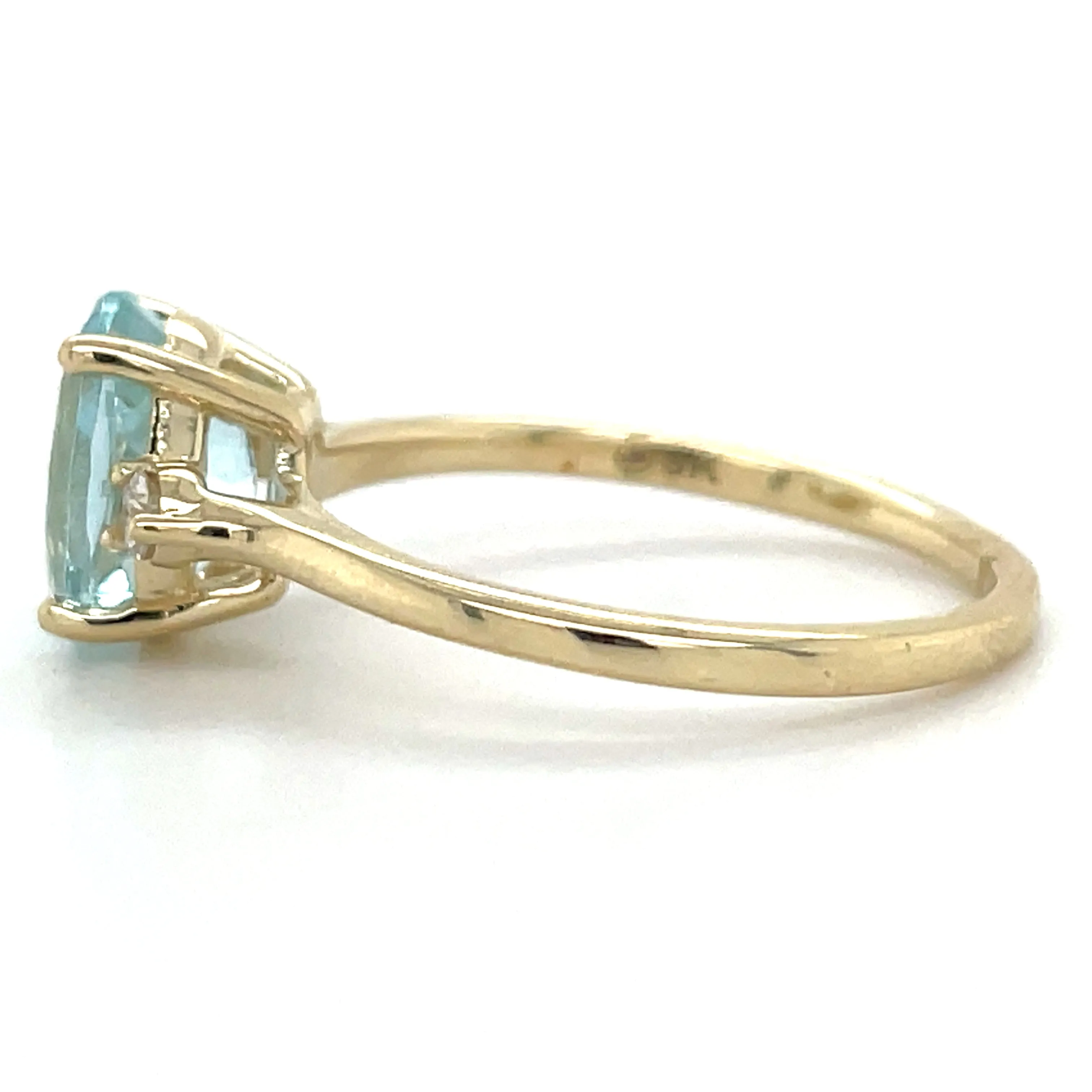 9ct Yellow Gold 1.75ct Oval Aquamarine And 0.08ct Diamond Ring