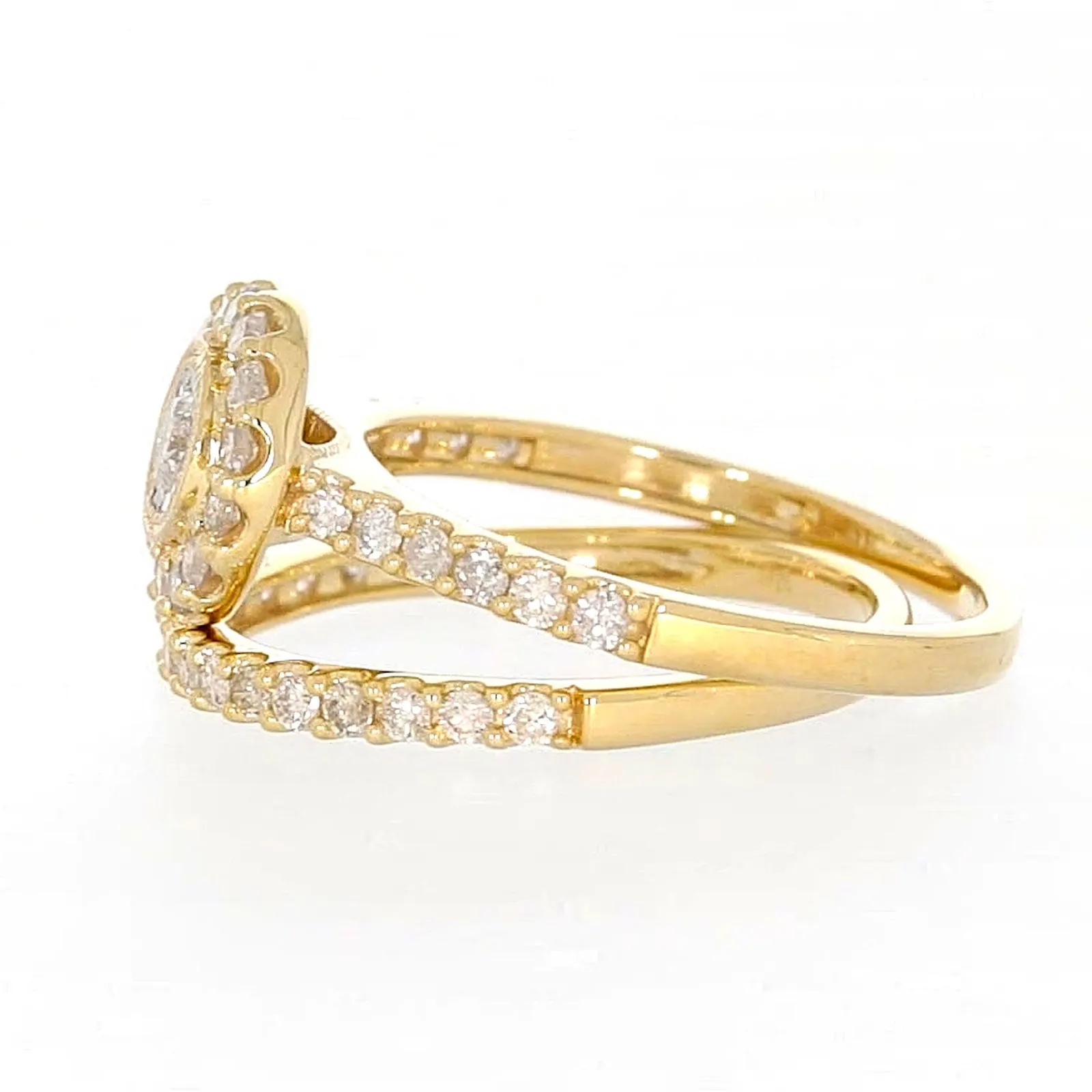 9ct Yellow Gold Round Brilliant Cut with 3/4 CARAT tw of Diamonds Ring