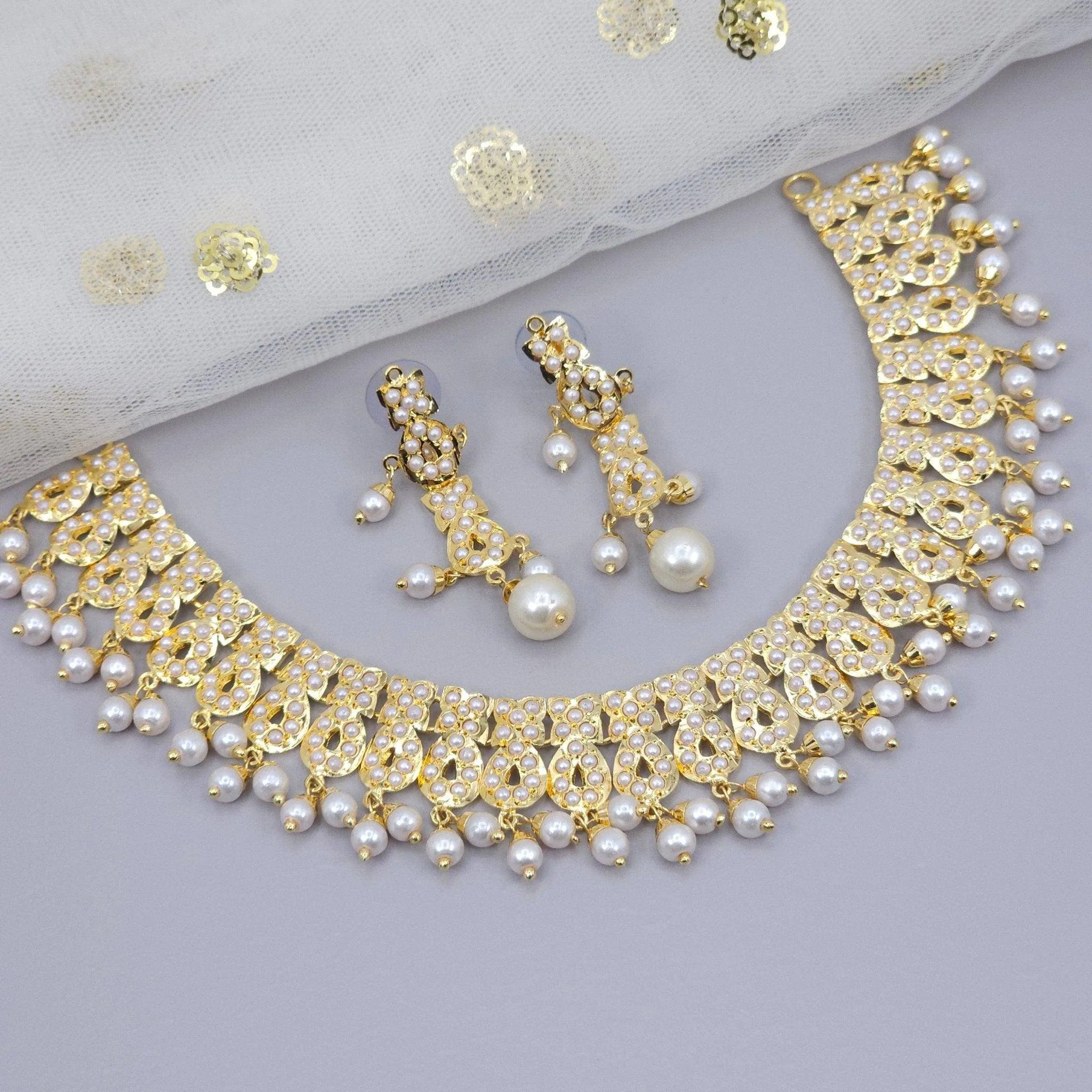 Anushka Jadau Choker Set