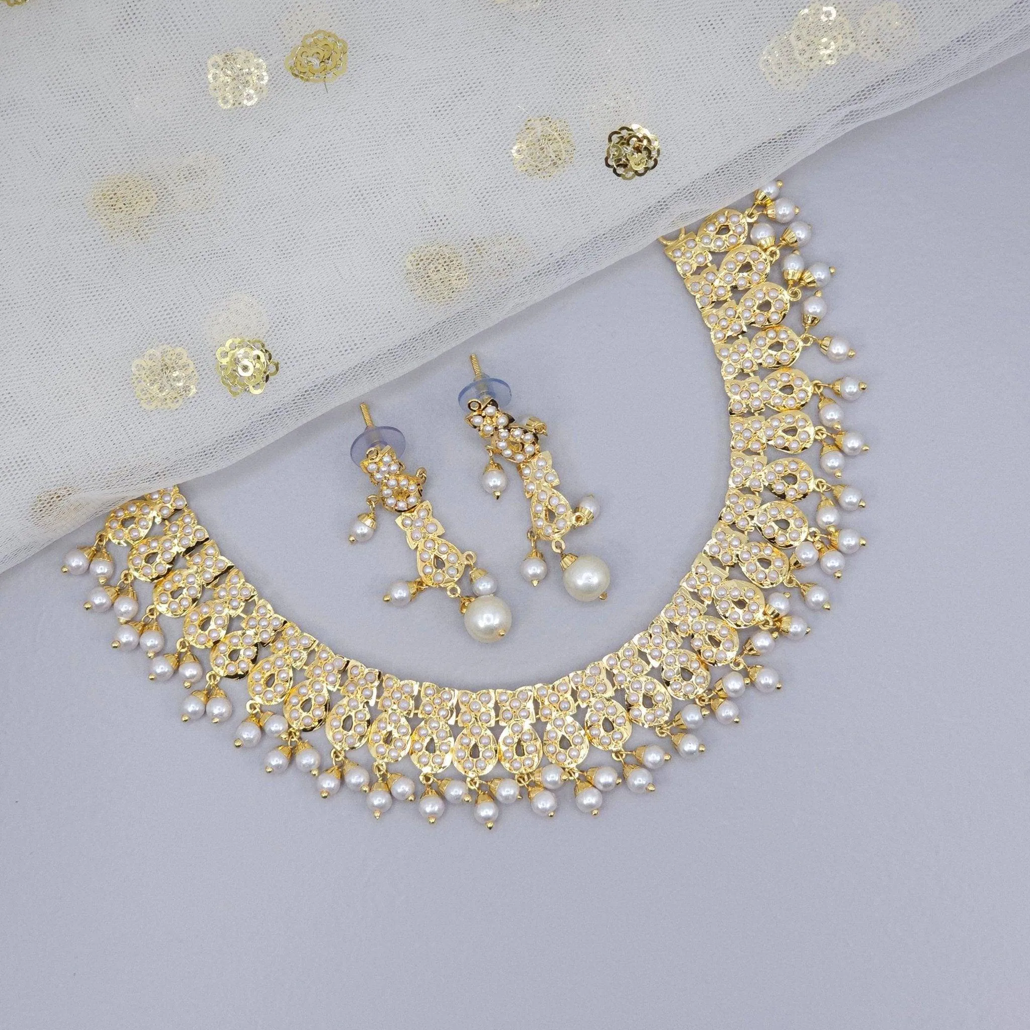 Anushka Jadau Choker Set