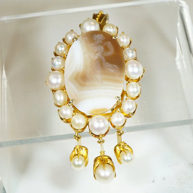 Elegant Agate Intaglio and Pearl Jewel in 18k