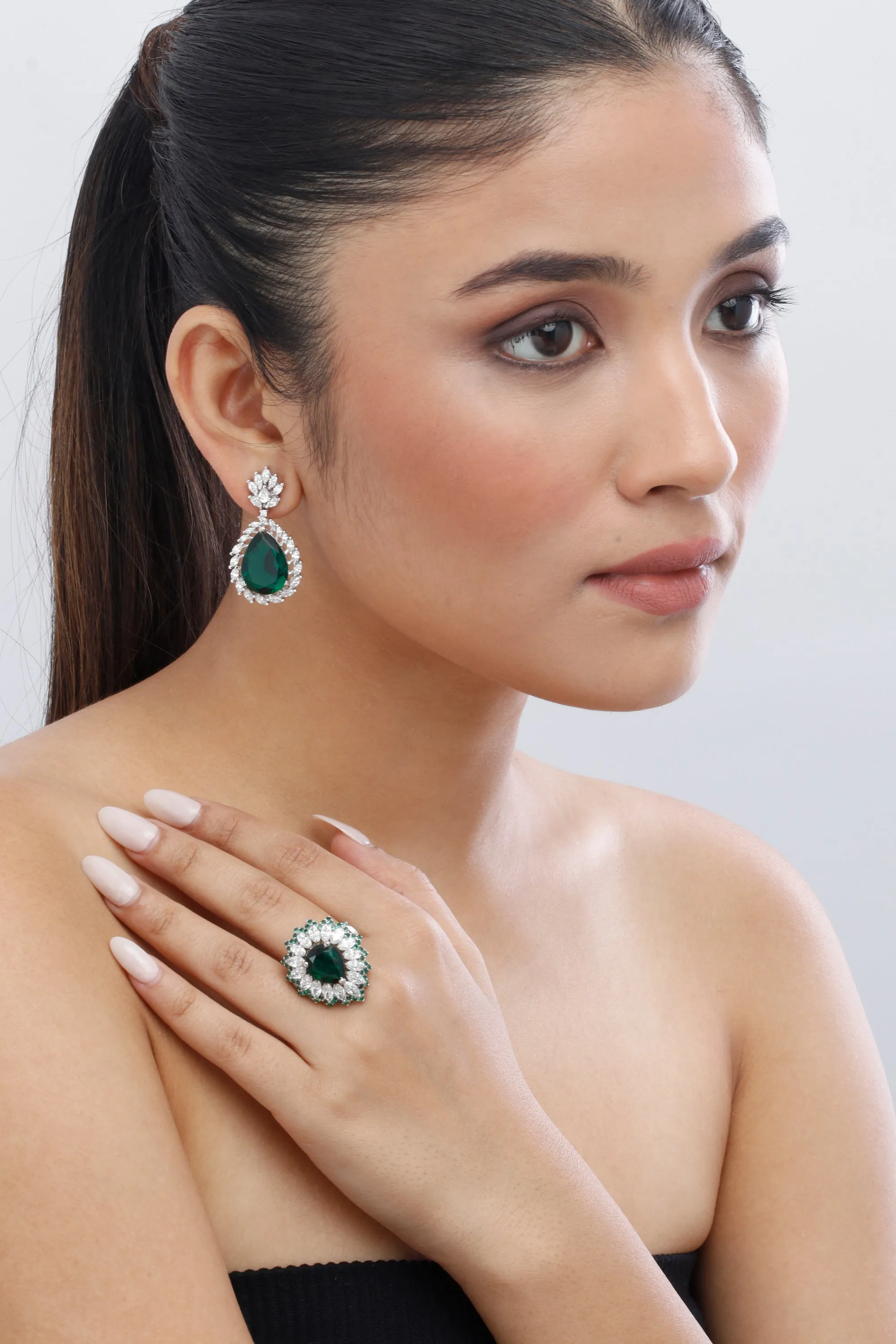 Elegant Earrings Featuring Emerald Green Pear-Shaped Danglers