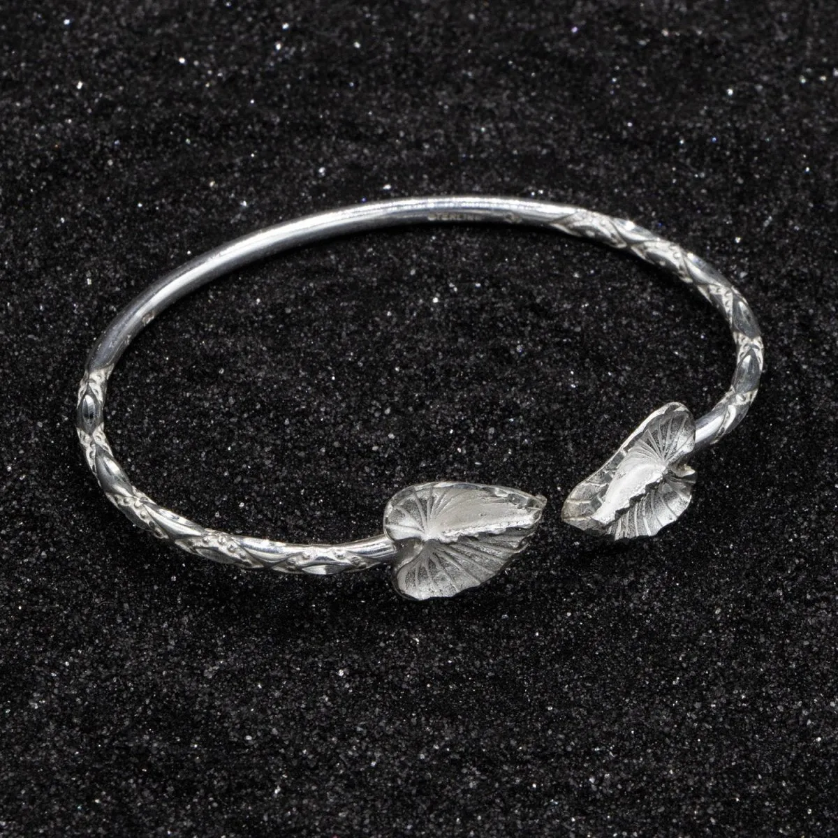 Light Anthurium Bangle with Diamante Pattern