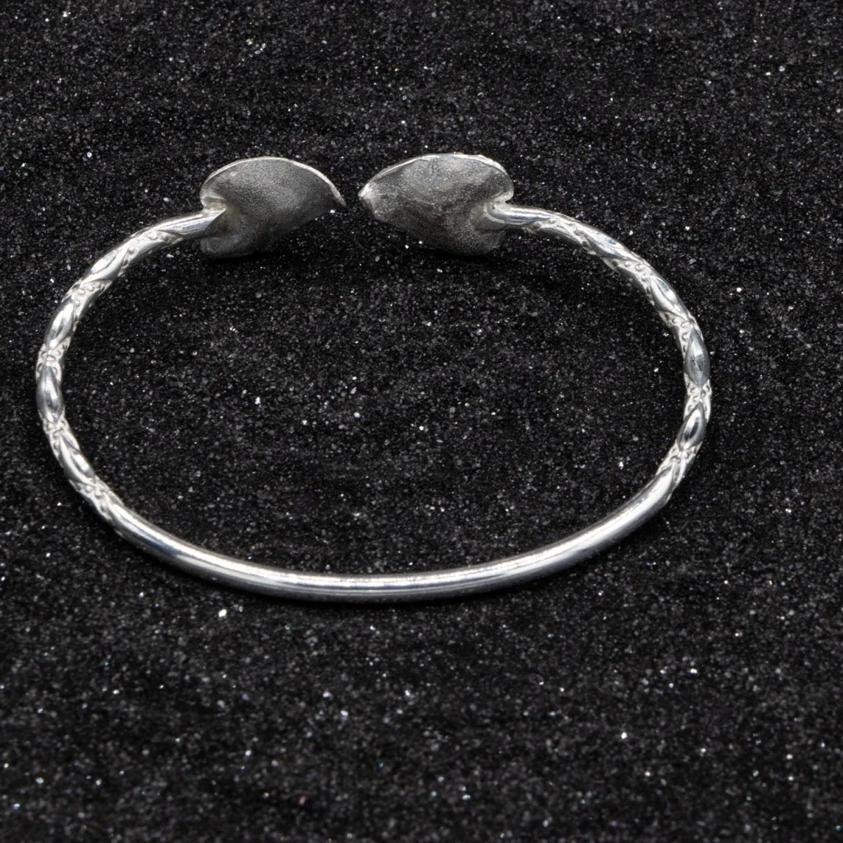 Light Anthurium Bangle with Diamante Pattern