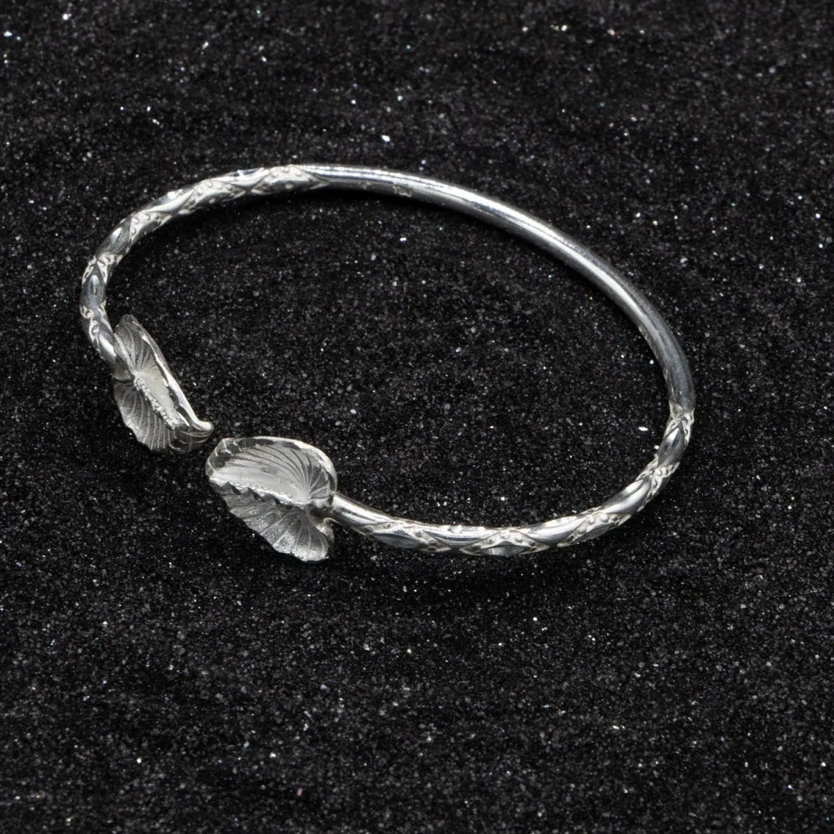 Light Anthurium Bangle with Diamante Pattern