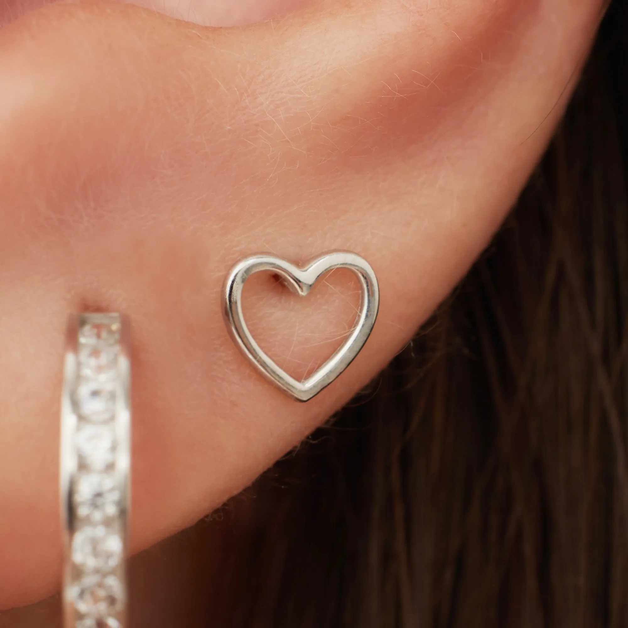 Saint Germain Amore 14 karat white gold ear studs with heart