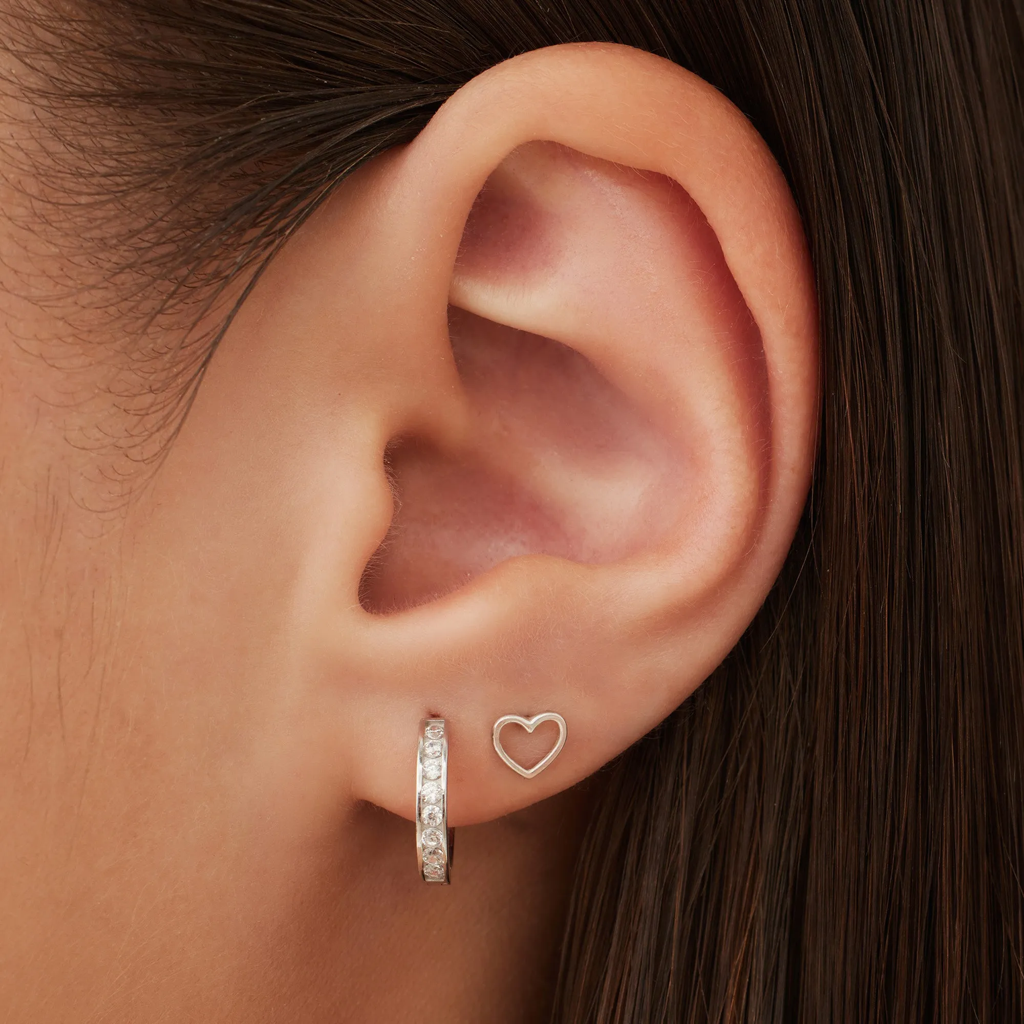 Saint Germain Amore 14 karat white gold ear studs with heart