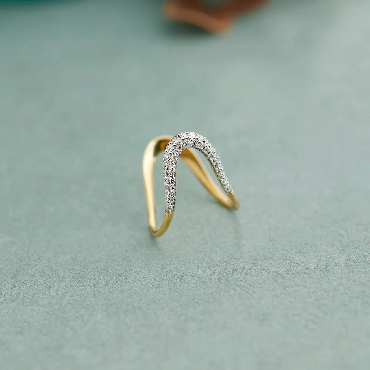 Vanki Pave Diamond Ring